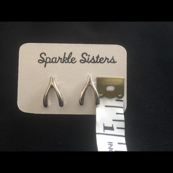 Wishbone stud earrings NWT - Picture 2 of 2